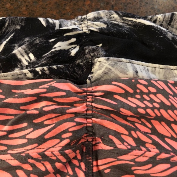 NWOT Set of Two Calvin Klein Performance Capris Size S - Picture 5 of 7